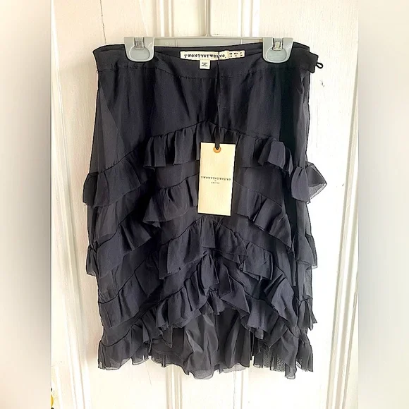 Twenty8Twelve Amelia black silk ruffle skirt.
Size 4 - Picture 4 of 7